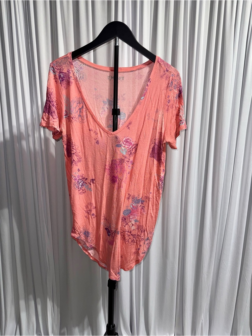 Mudd Coral Pink Floral Short Sleeve V-Neck Tee
